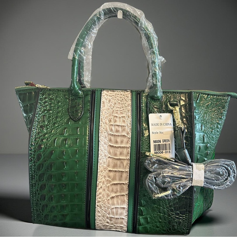 Green and Cream Crocodile Pattern 2way Handbag 😊
